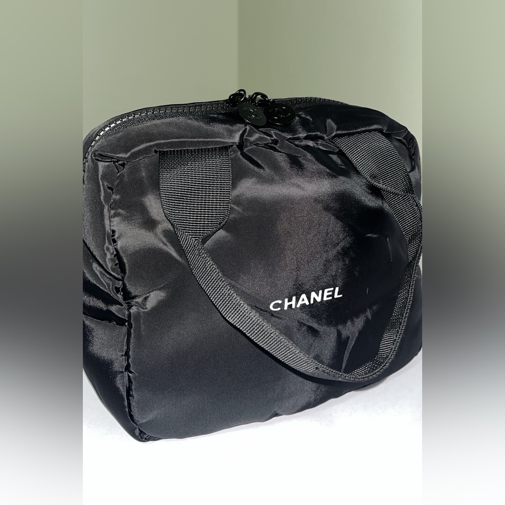 CHANEL Black New beauty Puffy Top Handles Beauty Makeup Cosmetic Bag/ vip gift - Picture 4 of 5